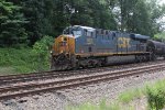 CSX 933 leads M422